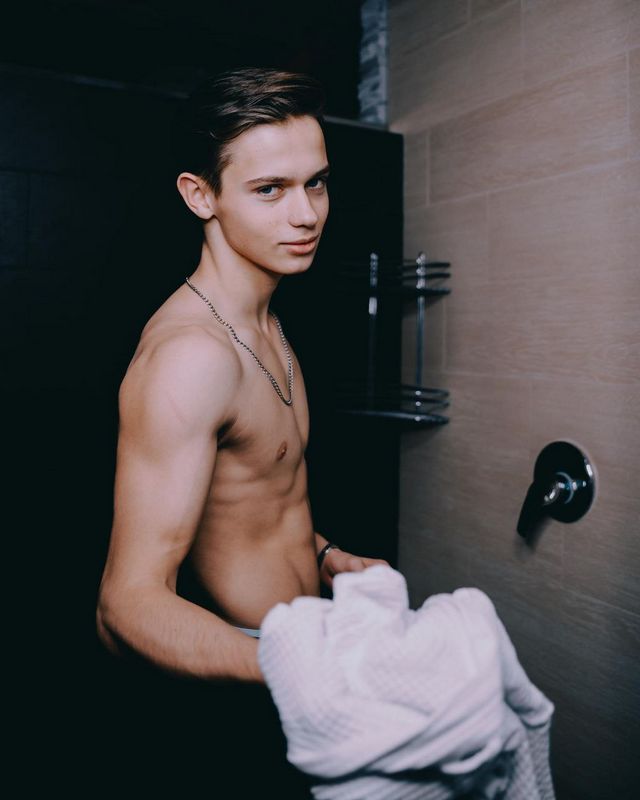 Знакомства в каспийске через телеграм каналы и чаты