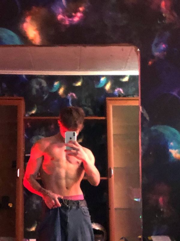 Знакомства в москве через телеграм каналы и чаты