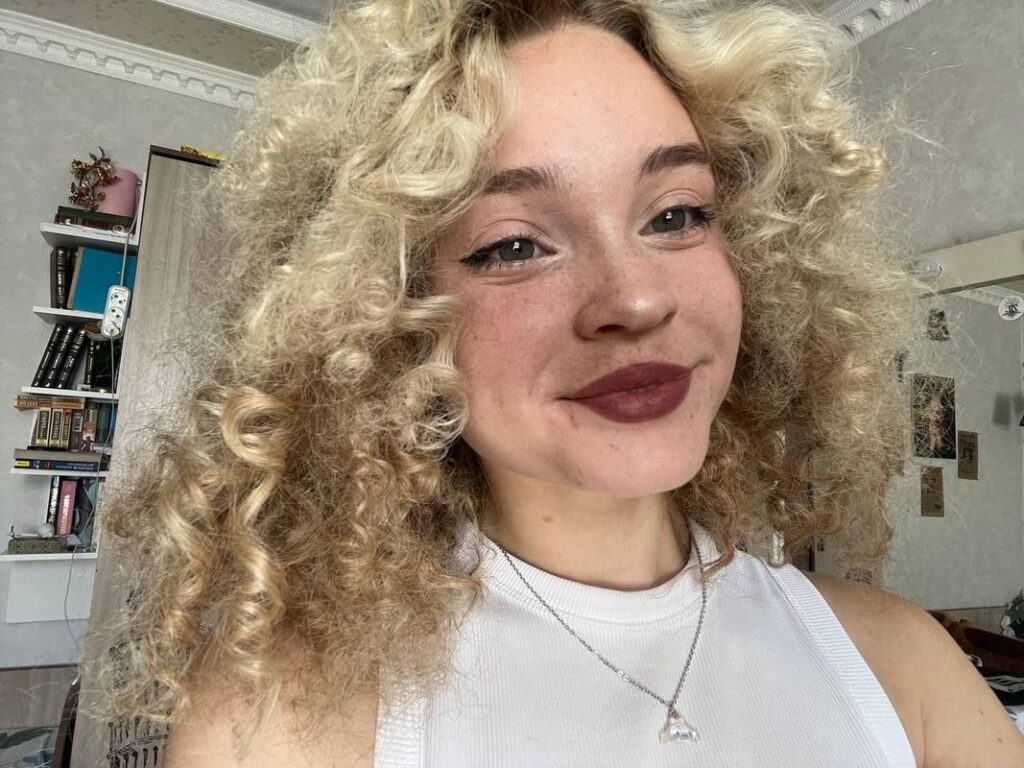 Знакомства в Кургане через телеграм каналы и чаты